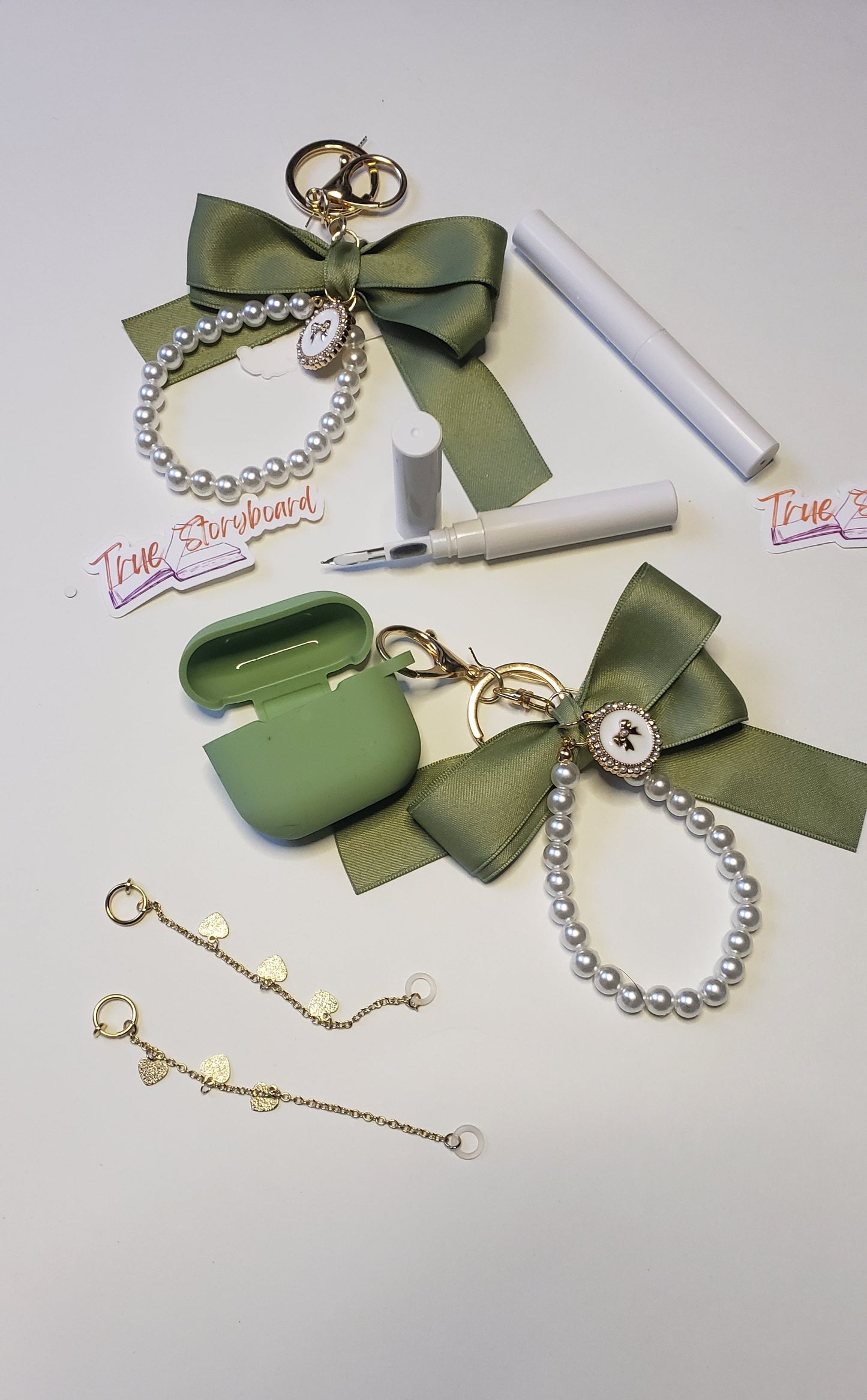 Green Airpod cover with anti loss earring for airpod earphone elegant bow keychain