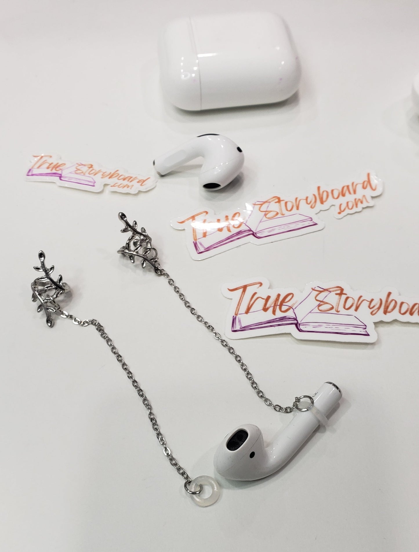 AirPod anti-loss Vine Design Earring Cuff